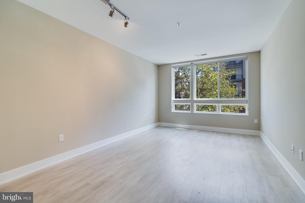 145 RIVERHAVEN DRIVE Unit: 205