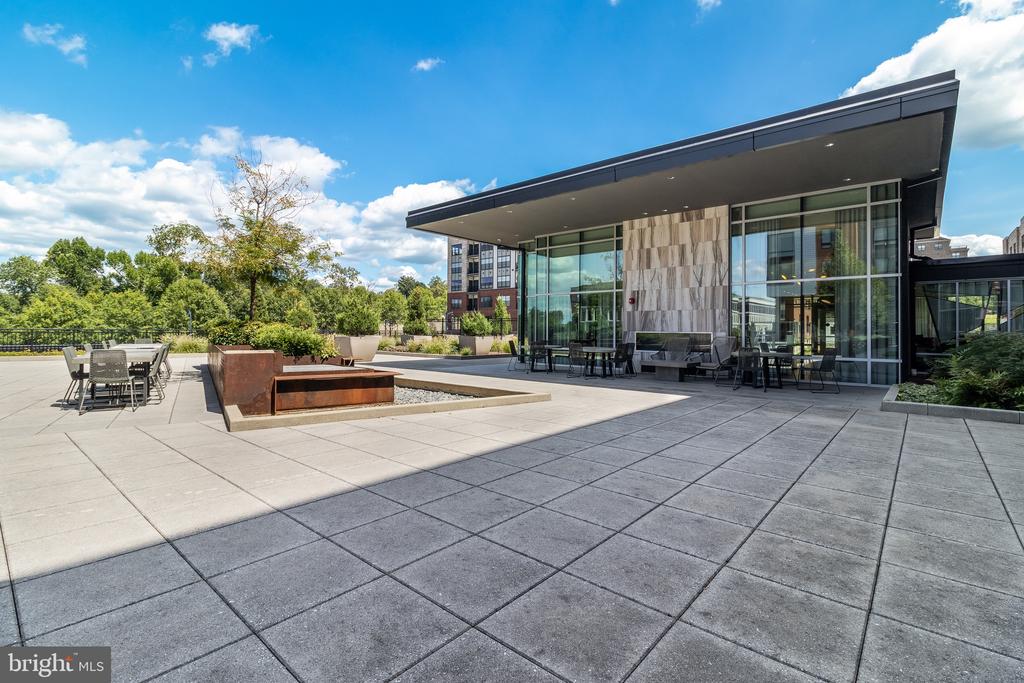 145 RIVERHAVEN DRIVE Unit: 205