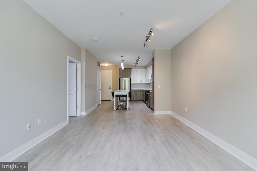 145 RIVERHAVEN DRIVE Unit: 205