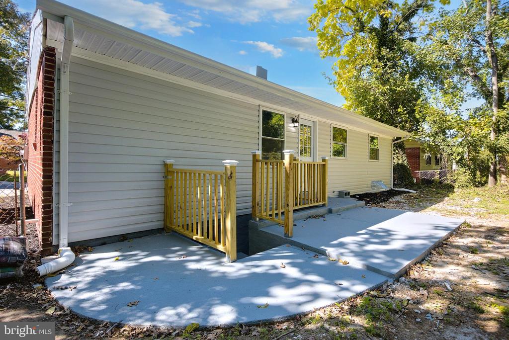 2006 LAKEWOOD STREET