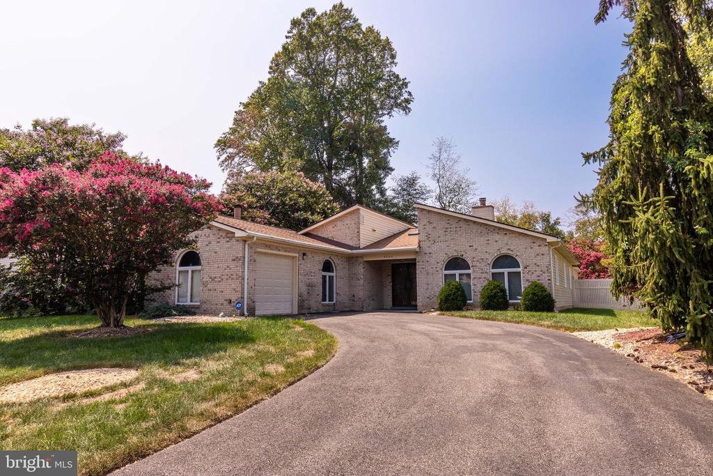 9205 LINHURST DRIVE