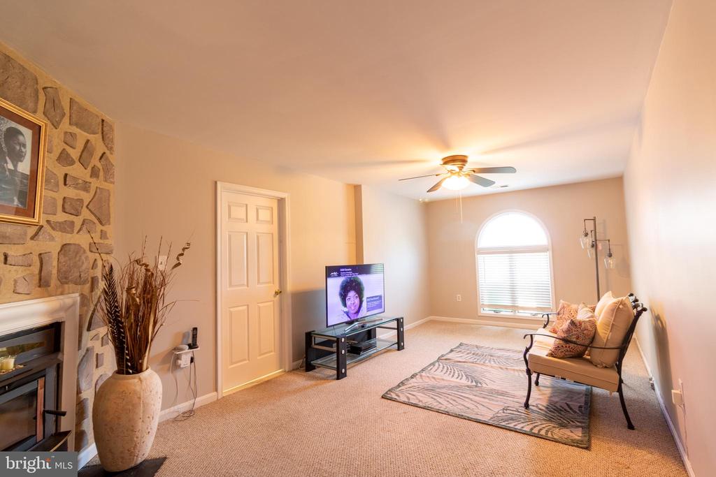 9205 LINHURST DRIVE