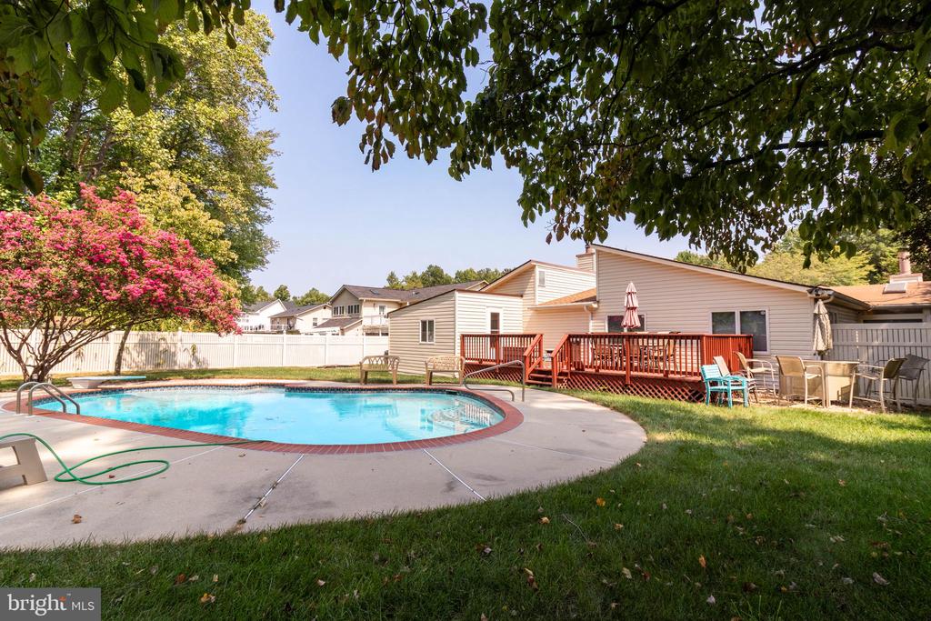 9205 LINHURST DRIVE