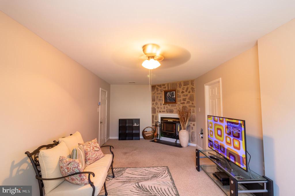 9205 LINHURST DRIVE