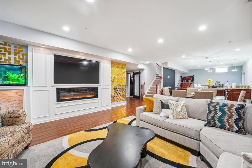 7316 ZEKIAH COURT
