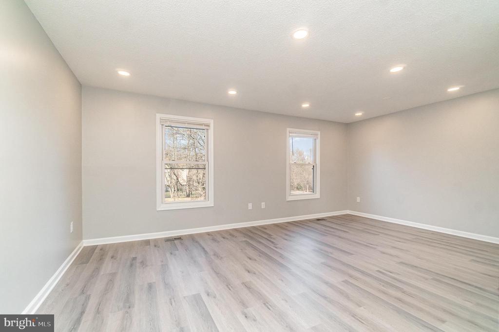 2218 Anvil Ln