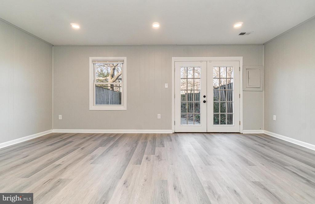 2218 Anvil Ln