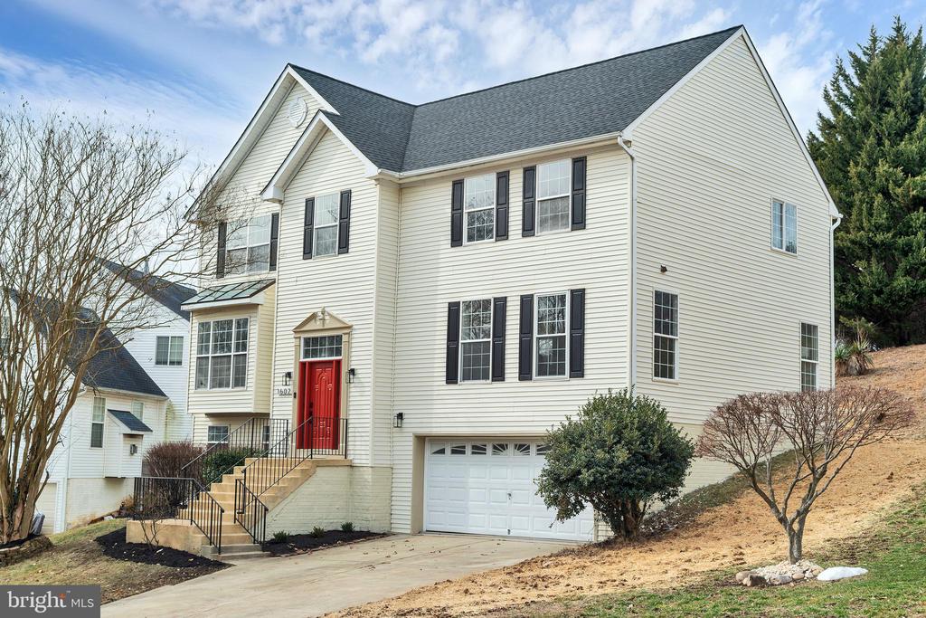 1602 SARATOGA COURT