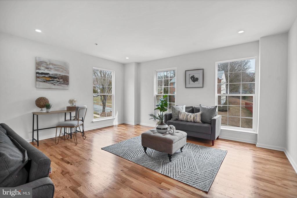 1602 SARATOGA COURT