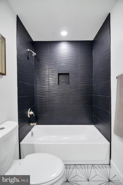 1602 SARATOGA COURT