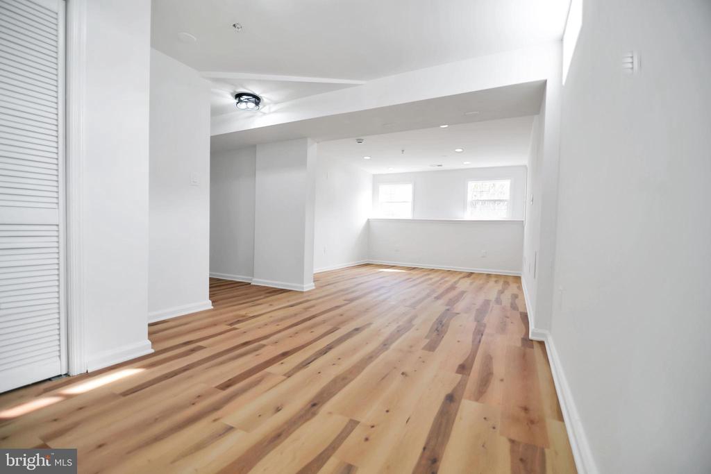 1602 SARATOGA COURT