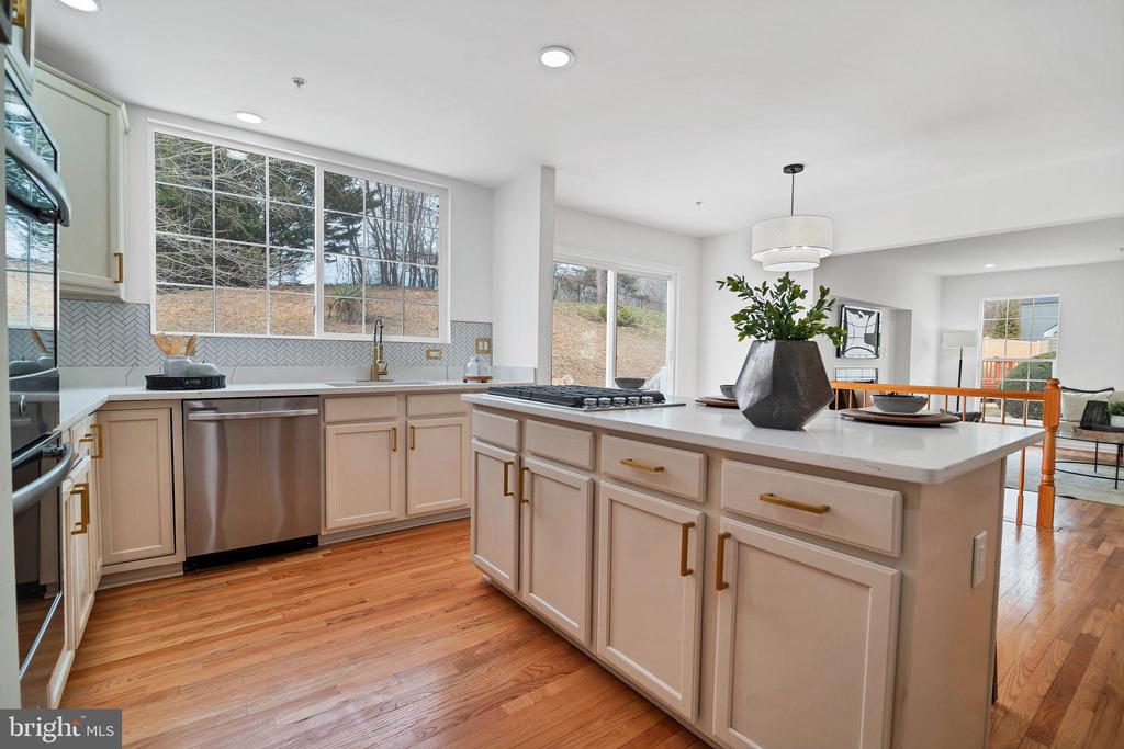 1602 SARATOGA COURT