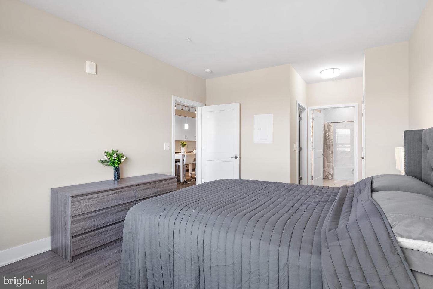 145 Riverhaven Dr #359