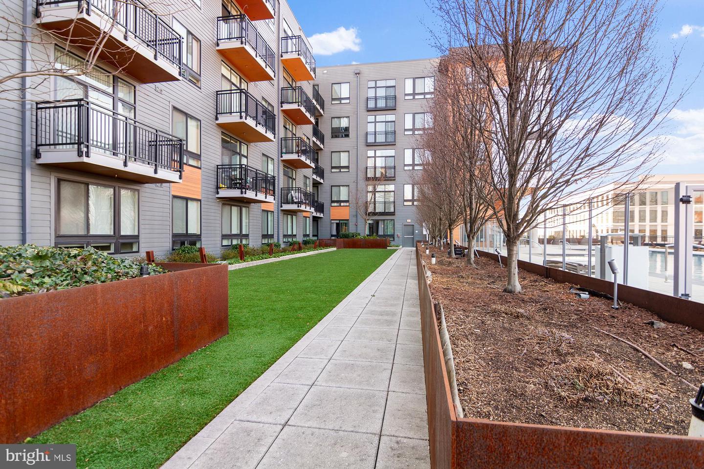 145 Riverhaven Dr #359