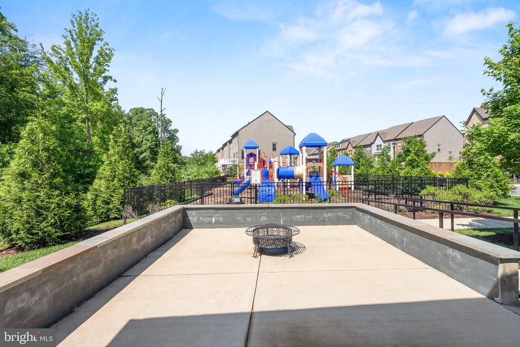 9506 CAPITAL LANE