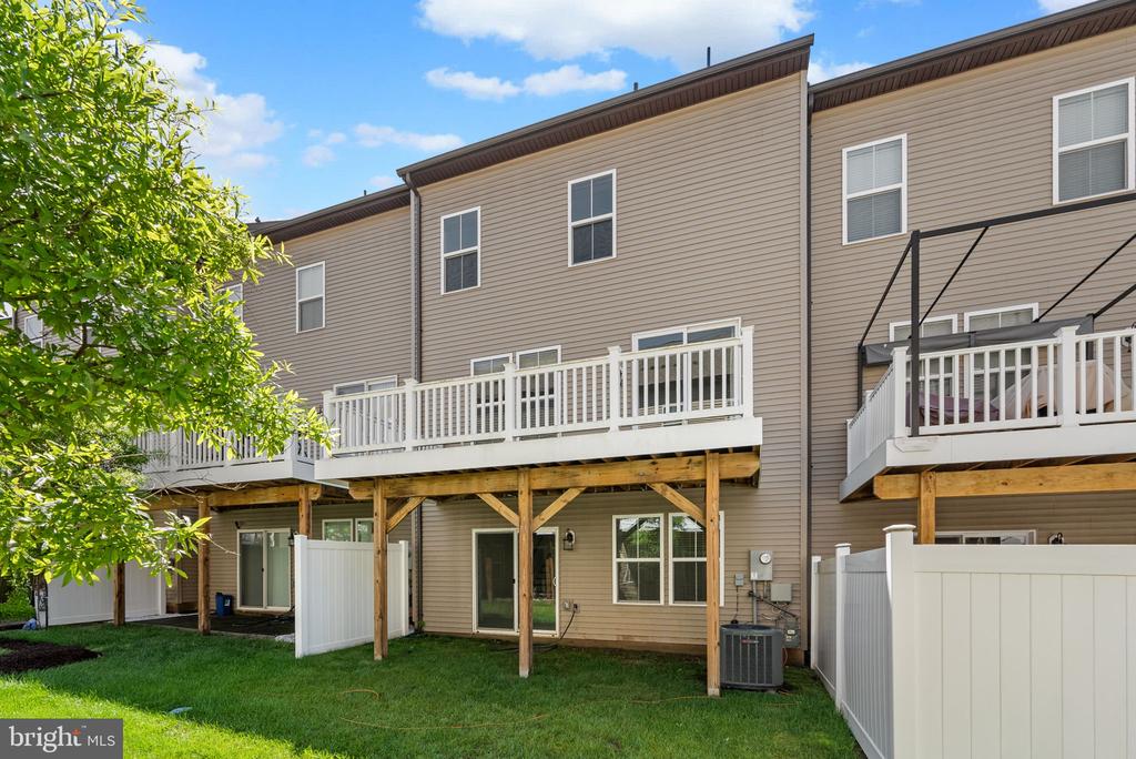 9506 CAPITAL LANE