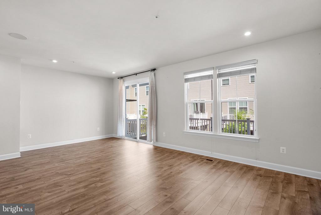 9506 CAPITAL LANE