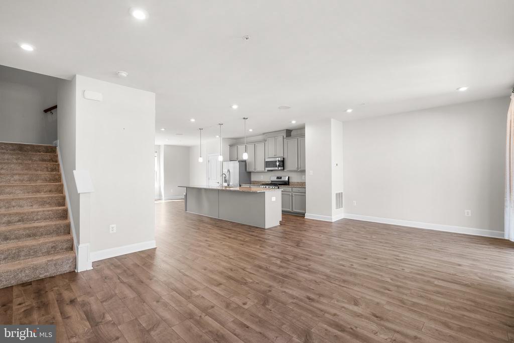 9506 CAPITAL LANE
