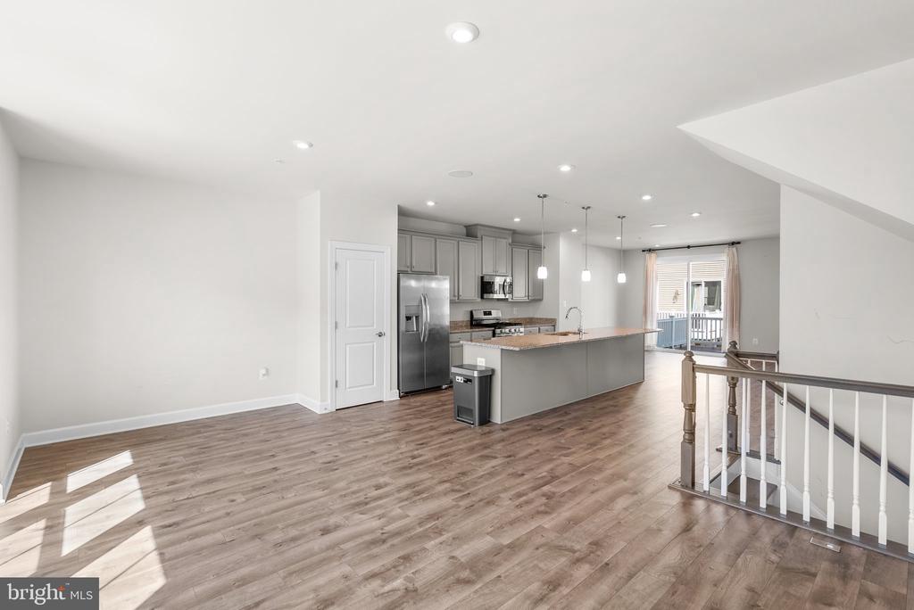 9506 CAPITAL LANE