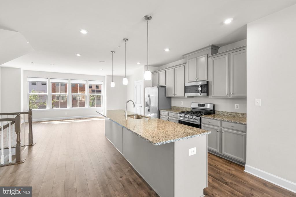 9506 CAPITAL LANE