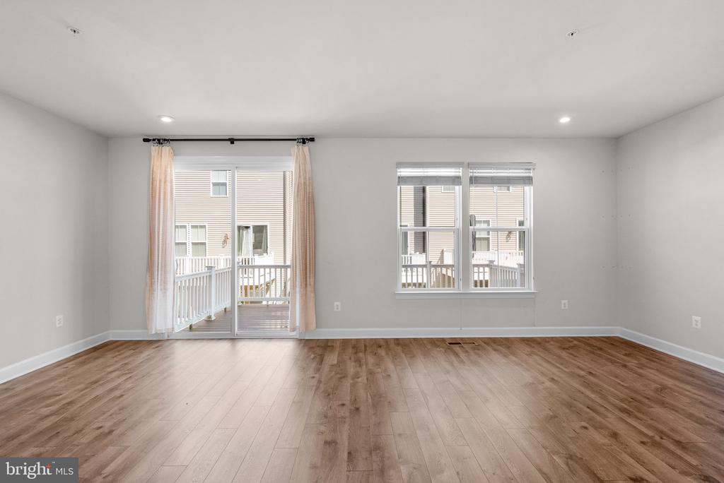 9506 CAPITAL LANE