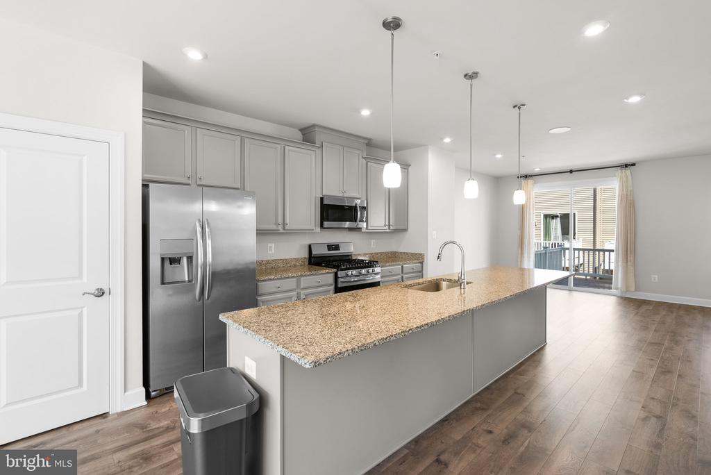 9506 CAPITAL LANE