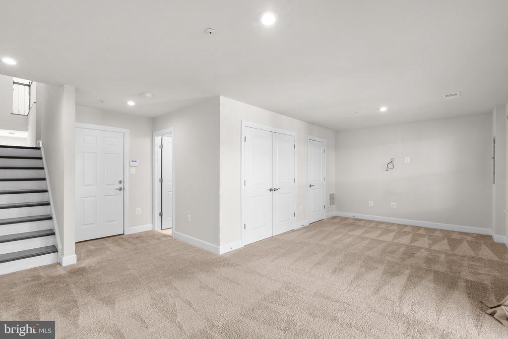 9506 CAPITAL LANE