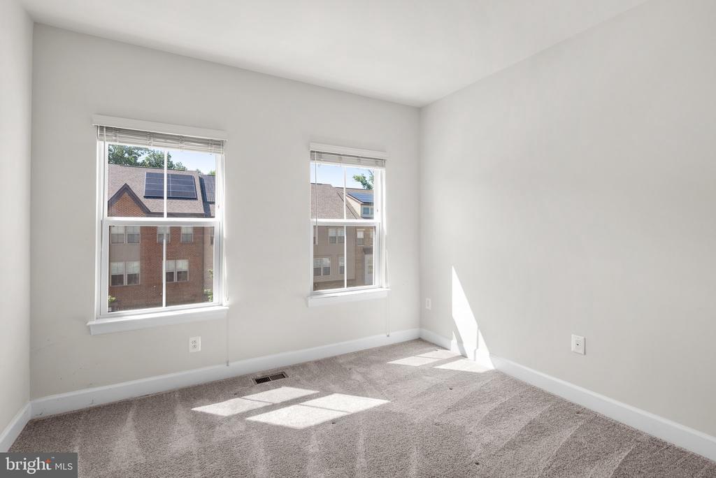 9506 CAPITAL LANE