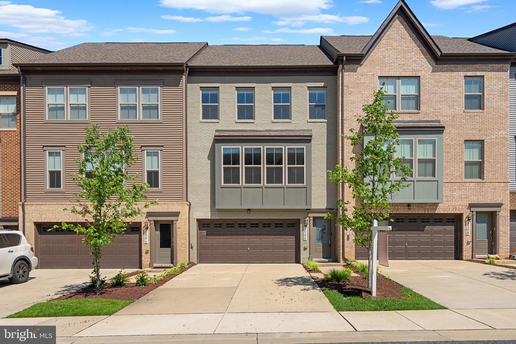 9506 CAPITAL LANE