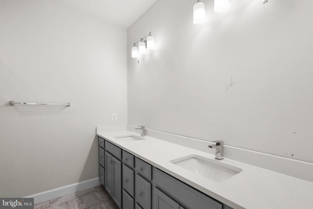 9506 CAPITAL LANE
