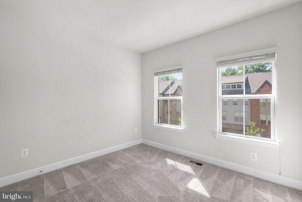 9506 CAPITAL LANE