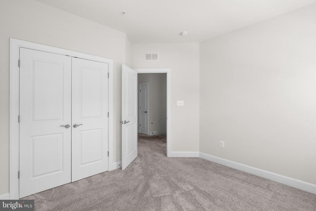 9506 CAPITAL LANE