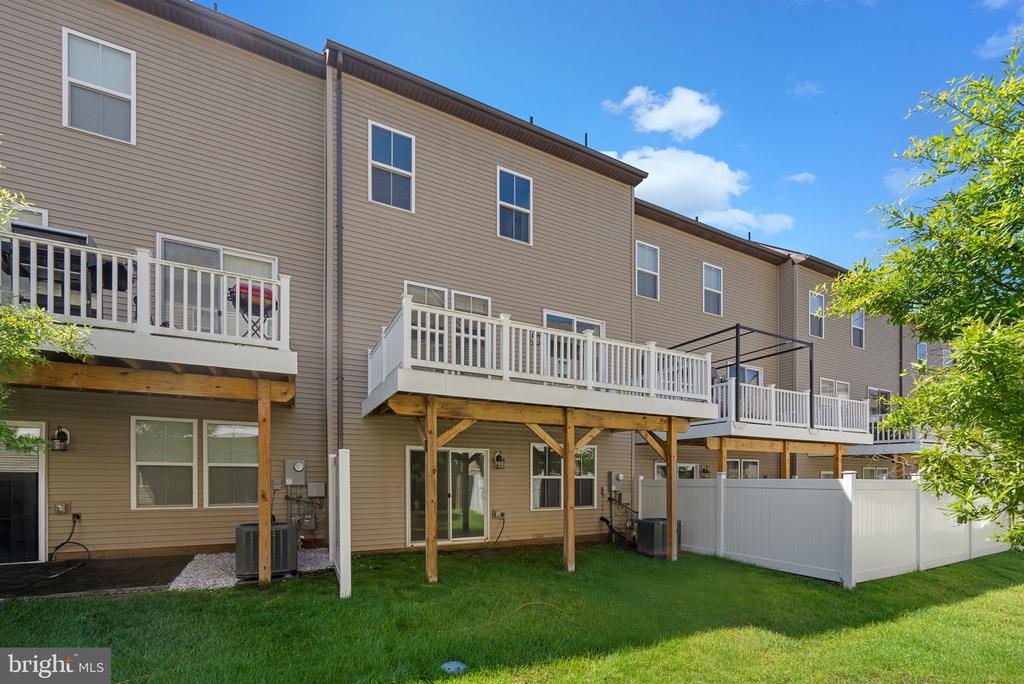 9506 CAPITAL LANE