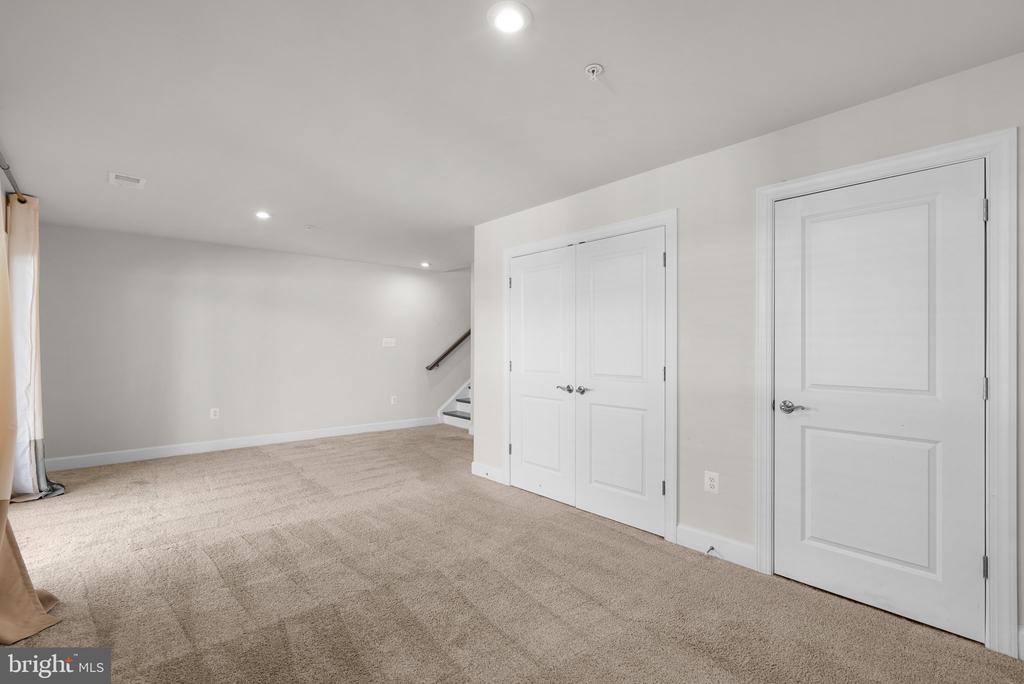 9506 CAPITAL LANE