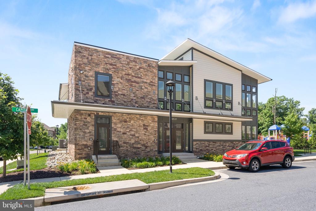 9506 CAPITAL LANE