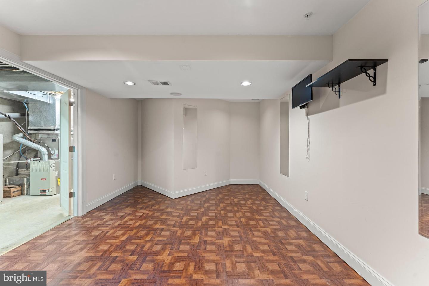 1212 Granada St