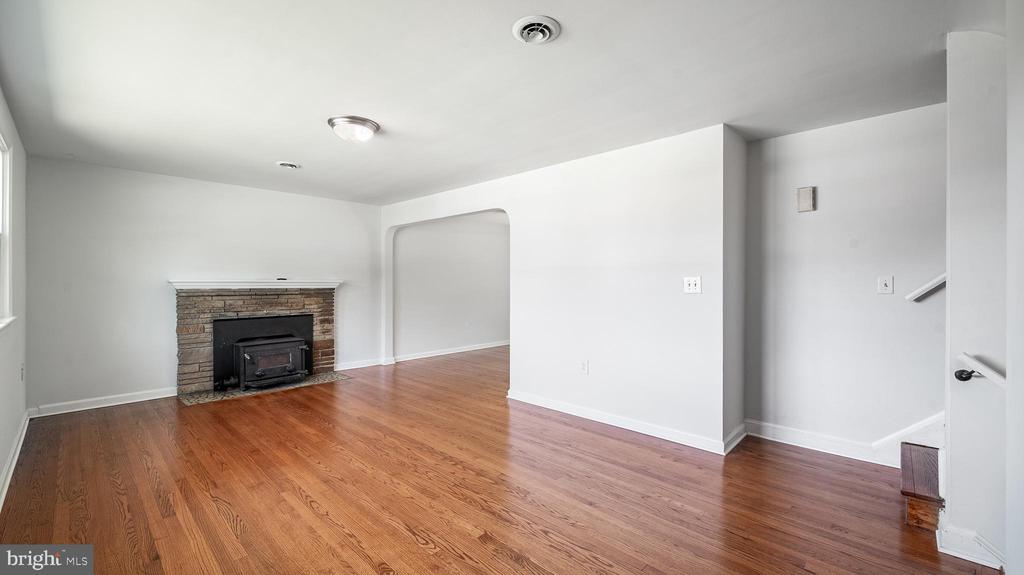5909 Cable Ave