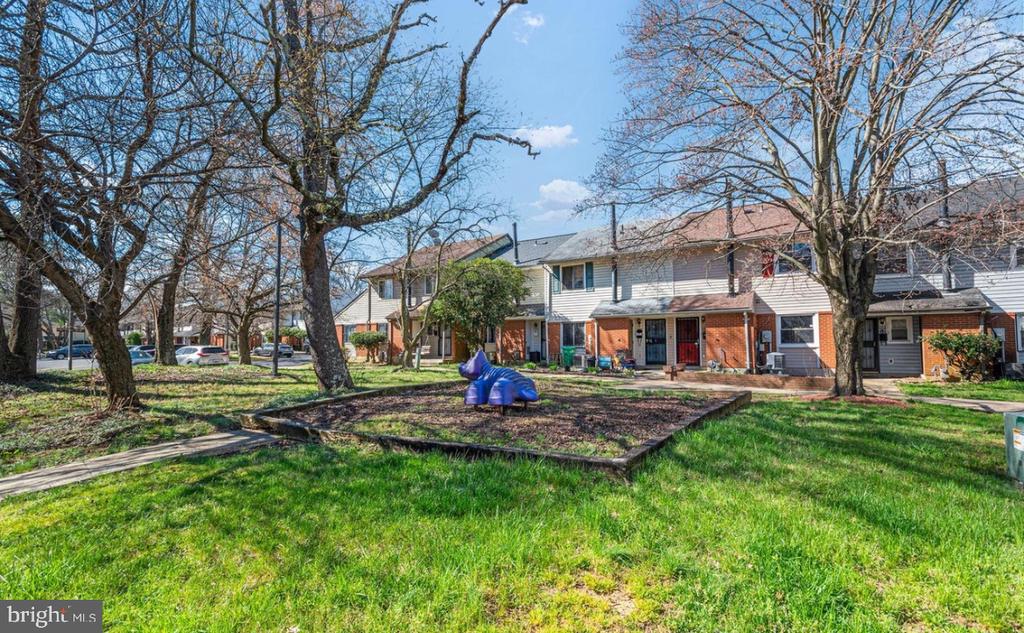 1111 MARCY AVE
