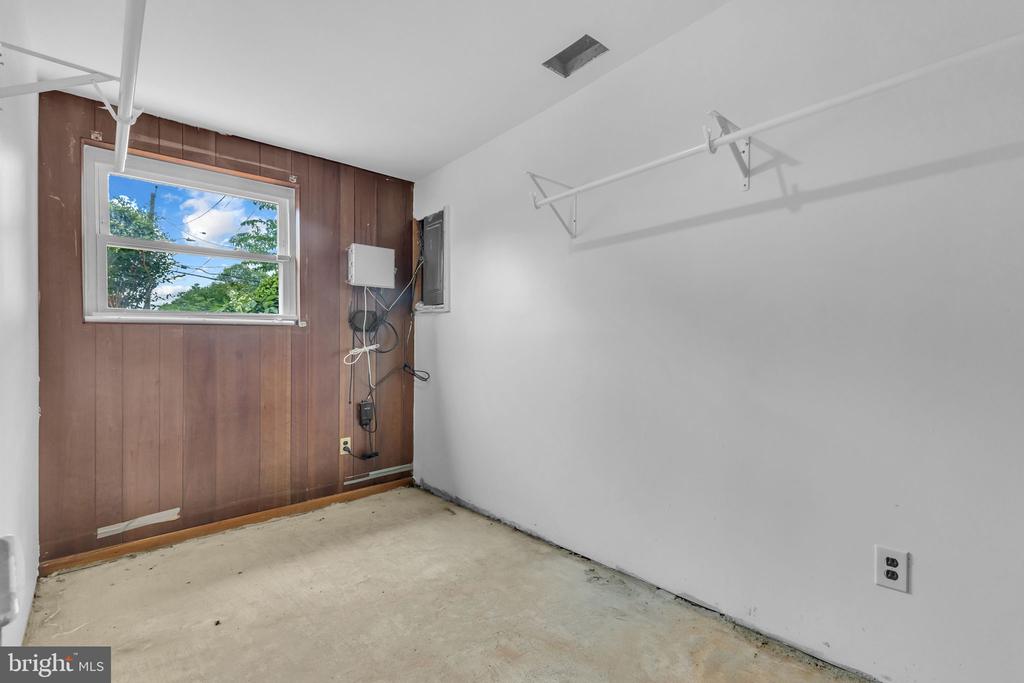 8000 DELLWOOD