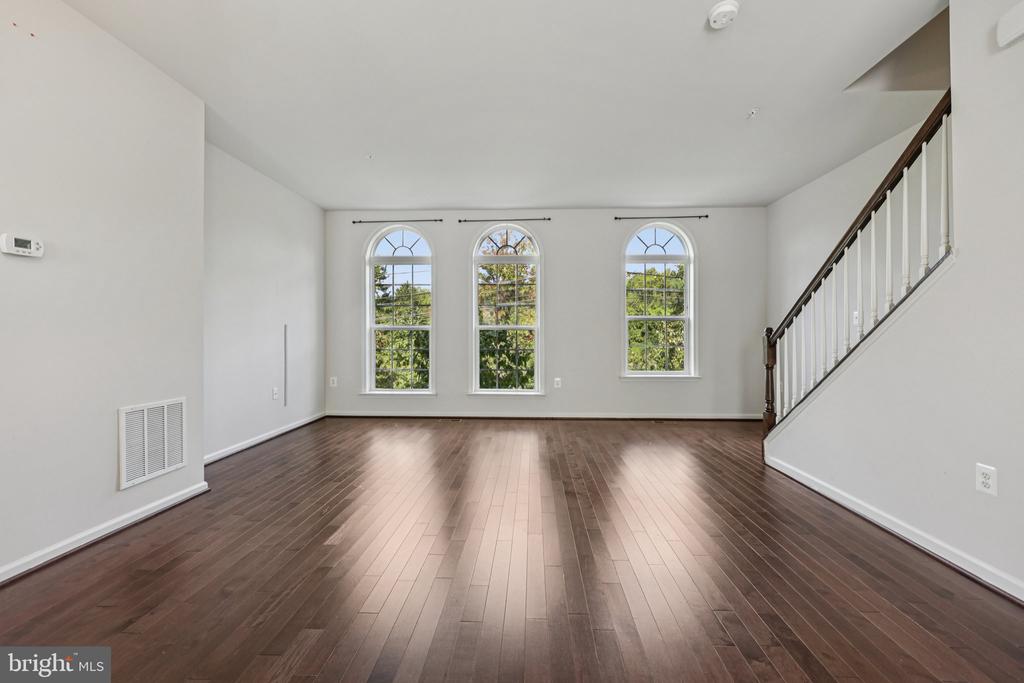 1613 WESBOURNE DRIVE