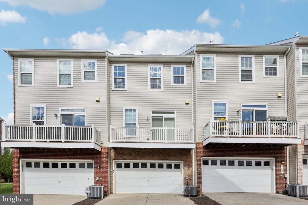 1613 WESBOURNE DRIVE