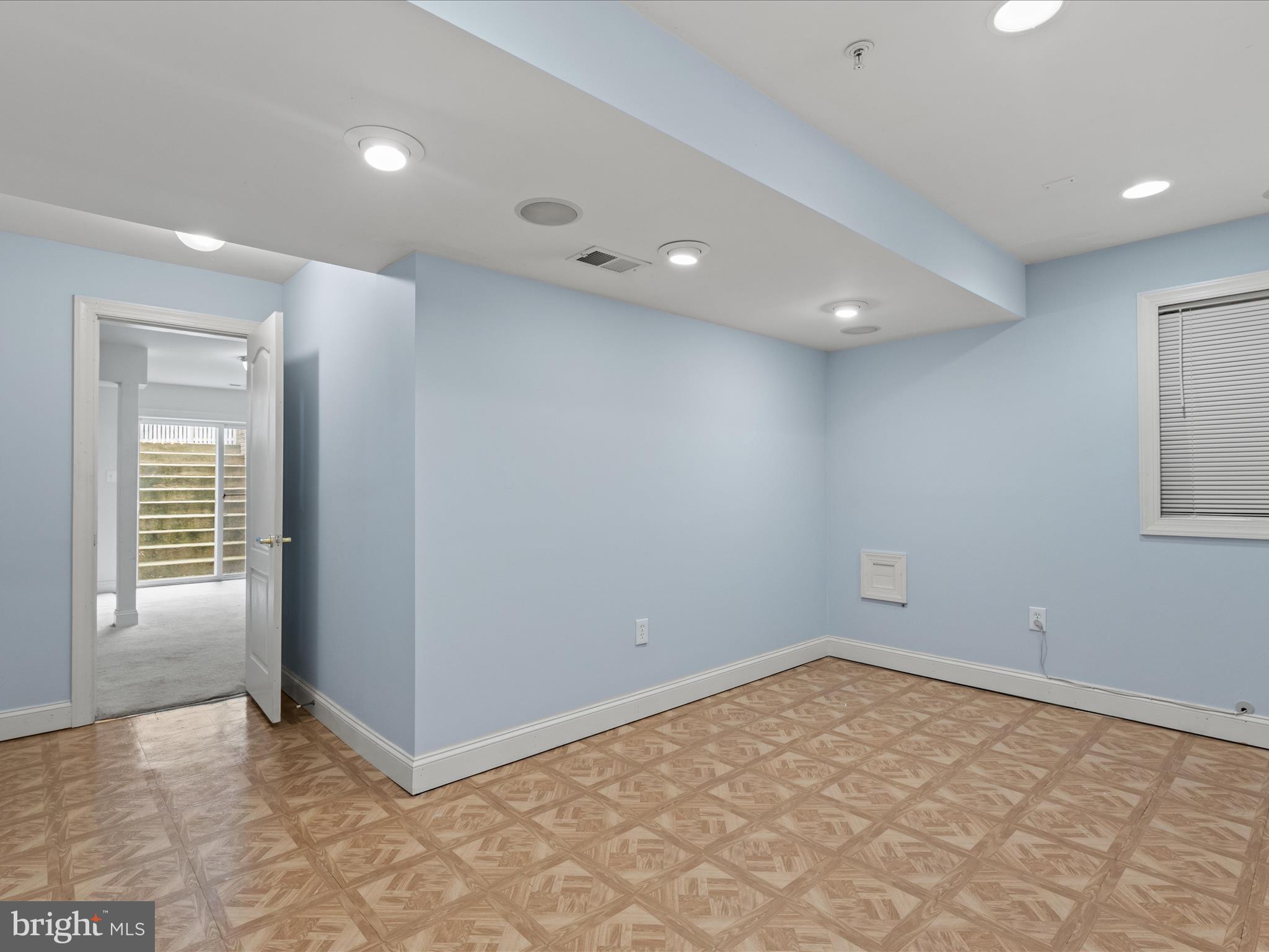 1212 GRANADA STREET