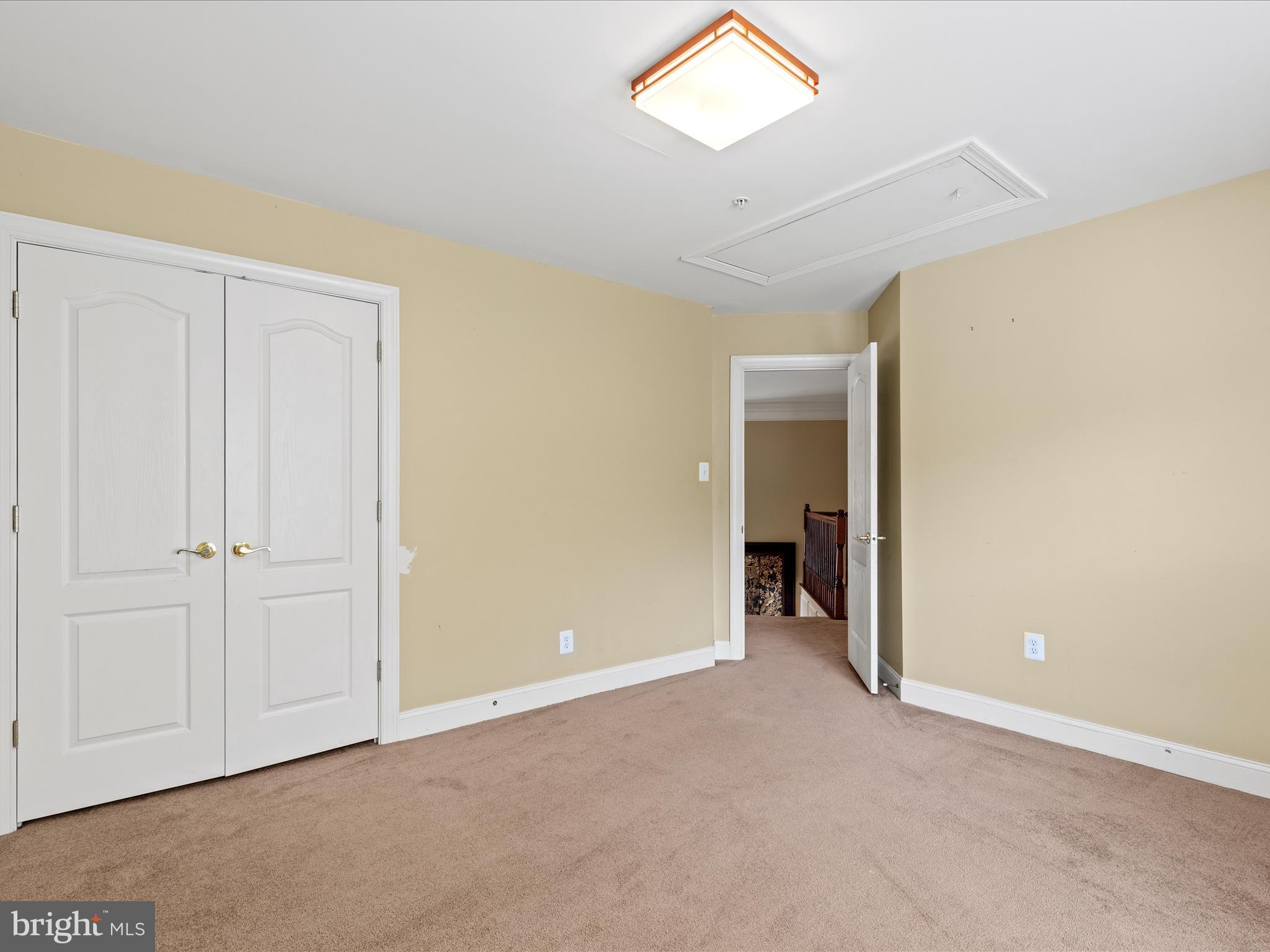 1212 GRANADA STREET