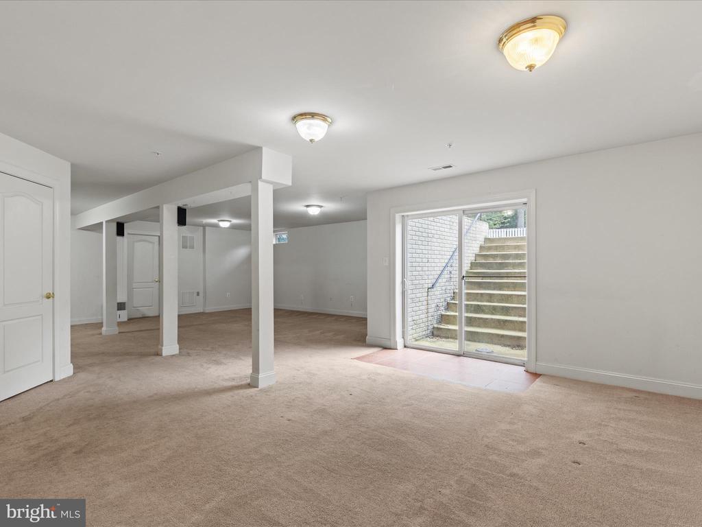 1212 GRANADA STREET