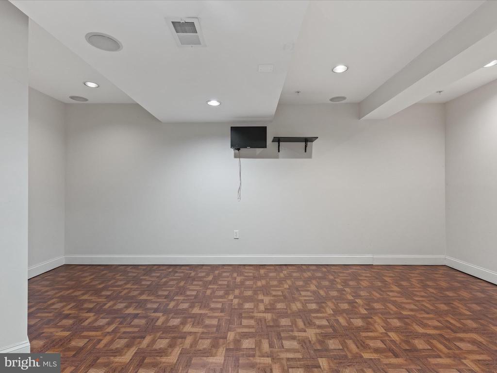 1212 GRANADA STREET
