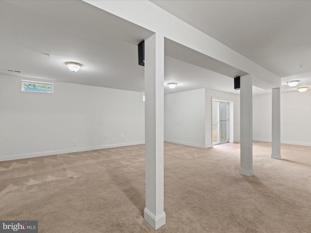 1212 GRANADA STREET