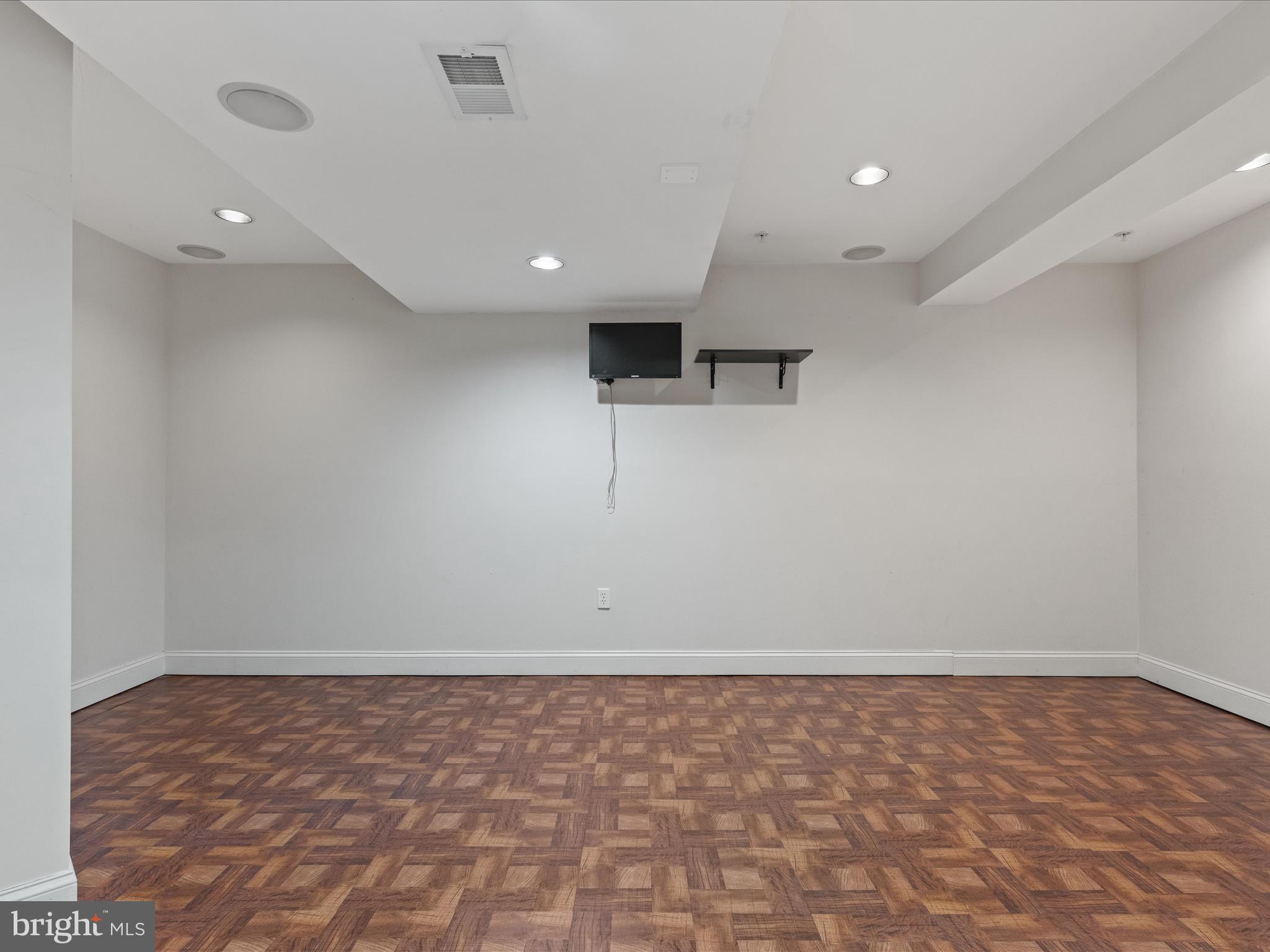 1212 GRANADA STREET
