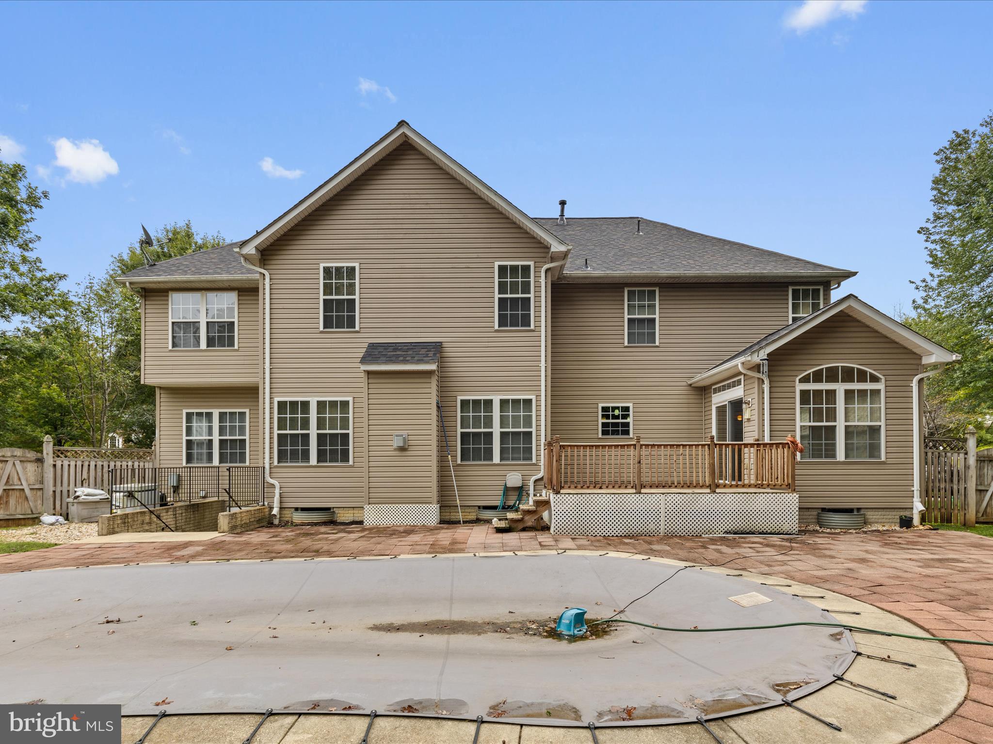 1212 GRANADA STREET