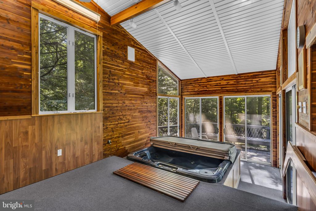 2720 HIDDEN VALLEY ROAD