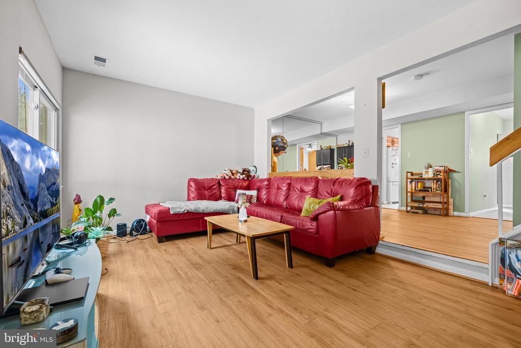 7105 ORA GLEN COURT